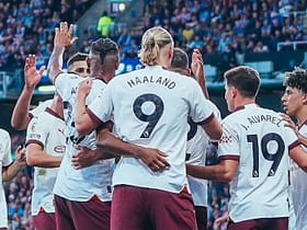 Сити начинает защиту титула с разгрома Бернли 0:3