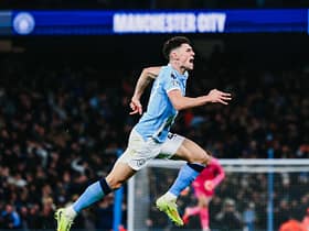 Сити вырывает победу 3:2 в домашнем матче против Лидс Юнайтед благодаря голу Фила Фодена в компенсированное время.