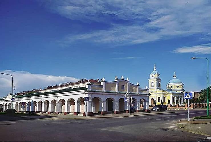 La galerie marchande «Les Boutiques Blanches» à Proujany (The shopping arcade «The White Shops» in Pruzhany)