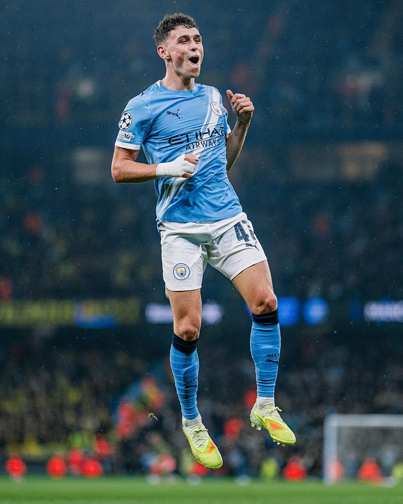 Выдающаяся форма Фила Фодена во многом предопределяет уверенную победу МанСити над дортмундской Боруссией со счетом 4:1