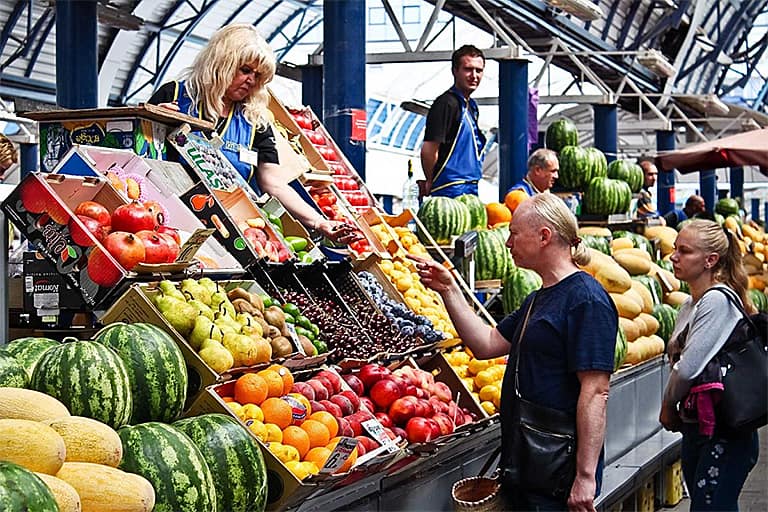 Famous delicious Komarovka. What to do in Minsk